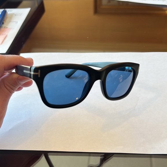Tom Ford sunglasses unisex black- as seen on james bond in the movie main image 4